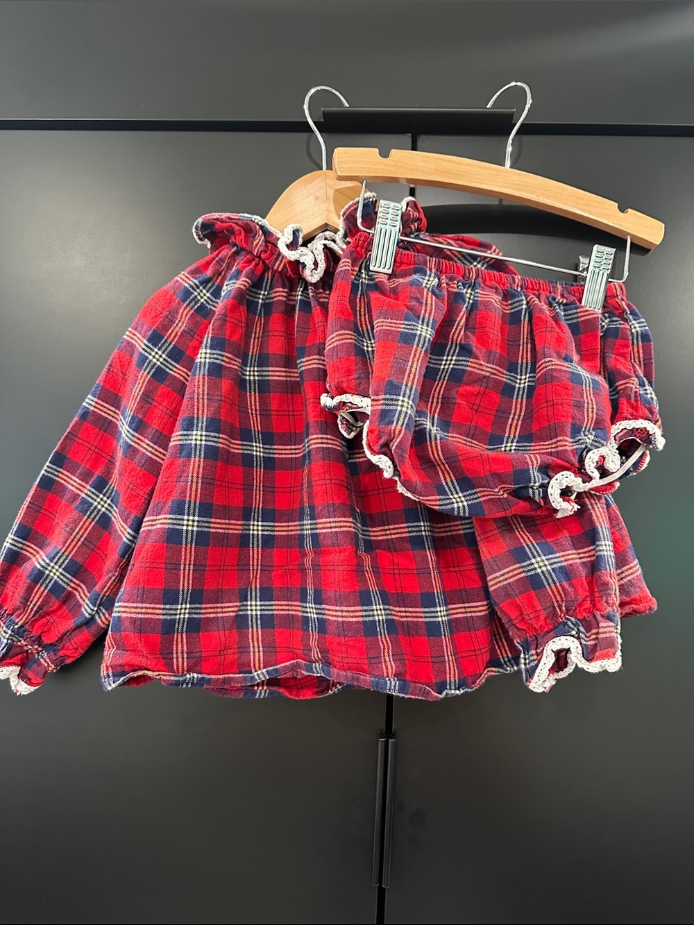 bella bliss Red Plaid Ruffle Long-Sleeve Tunic and Bloomers Set